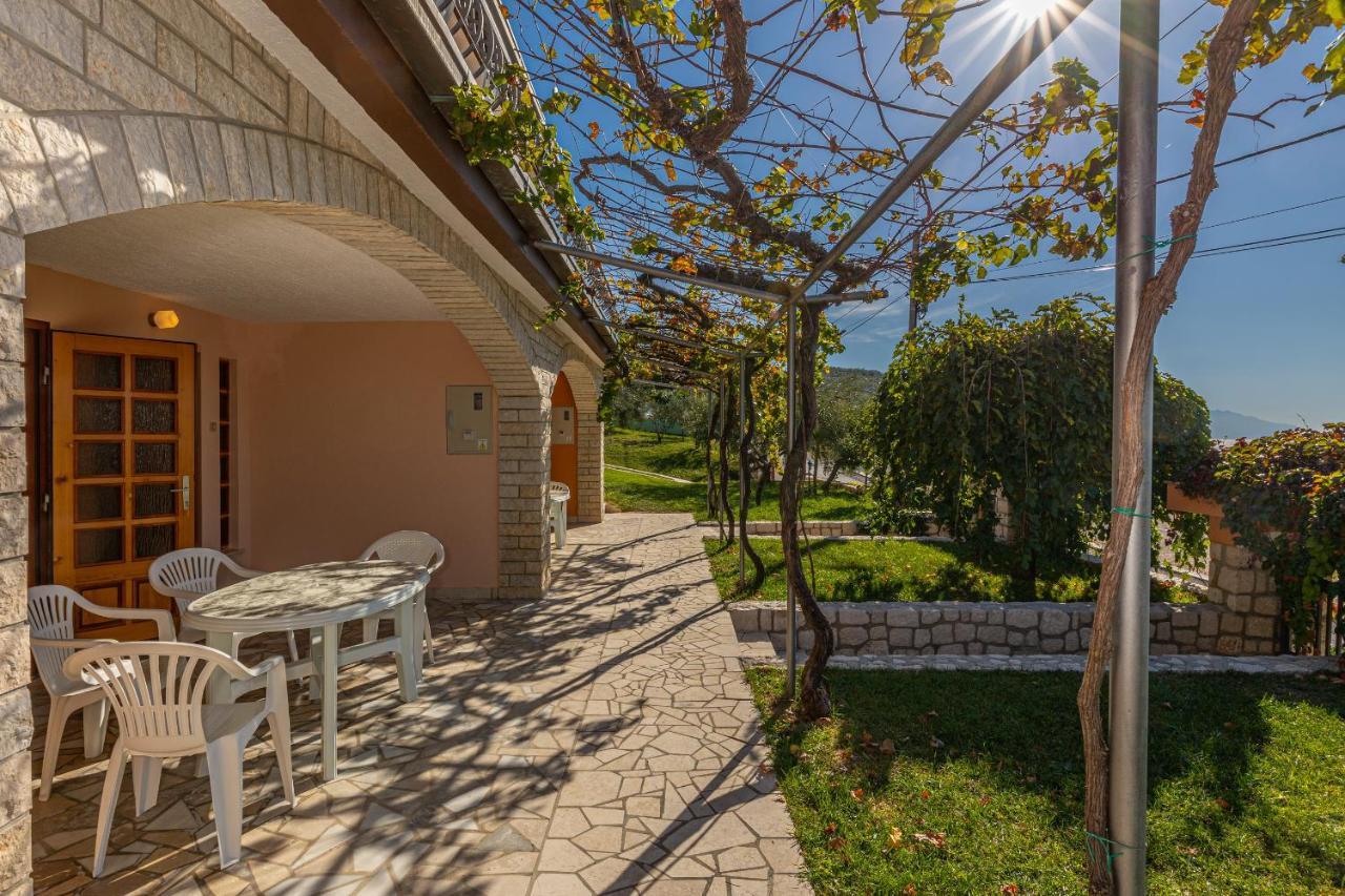 Apartments Francoise Цриквеница Экстерьер фото