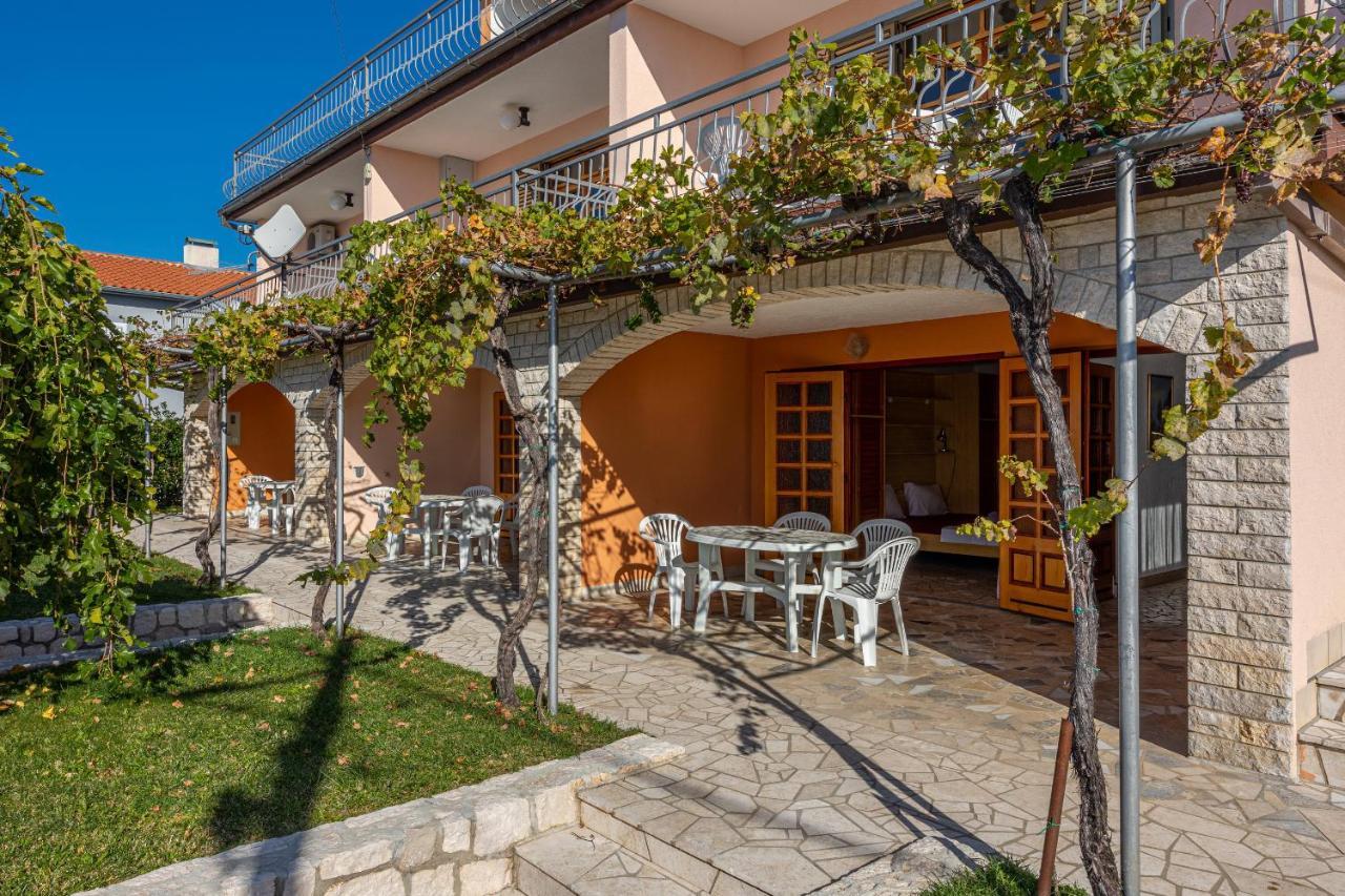 Apartments Francoise Цриквеница Экстерьер фото