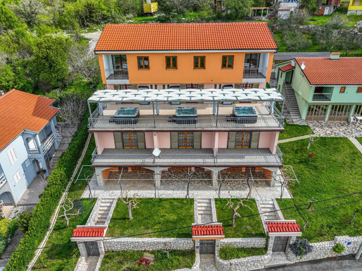 Apartments Francoise Цриквеница Экстерьер фото