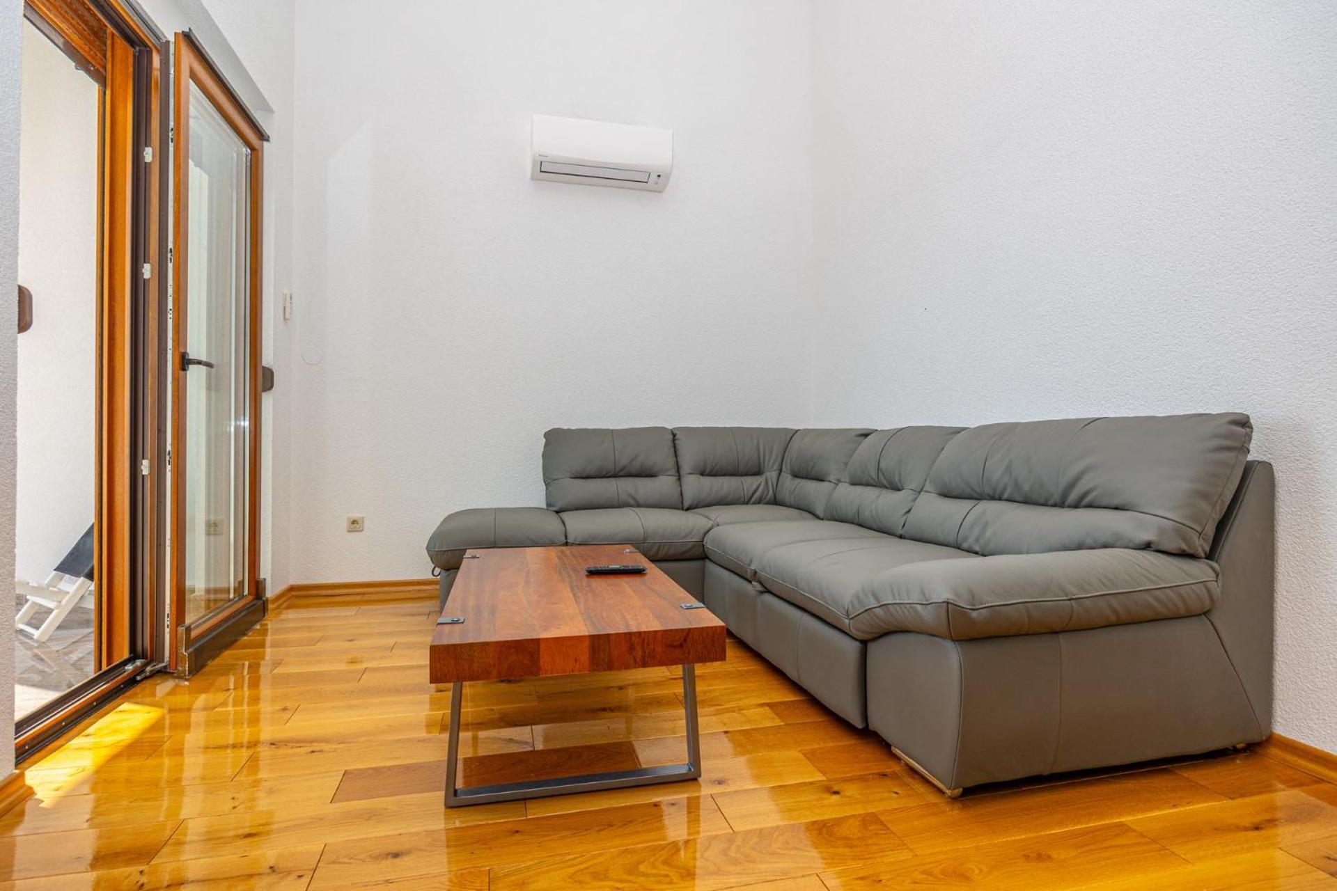 Apartments Francoise Цриквеница Экстерьер фото